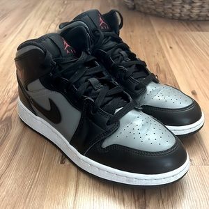 AIR JORDAN 1 MID GS
"Shadow / Red"